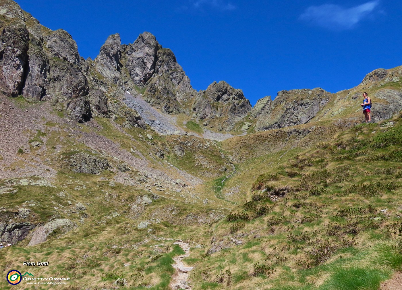 38 Sopra i Laghi di Ponteranica si innalza il Valletto.JPG